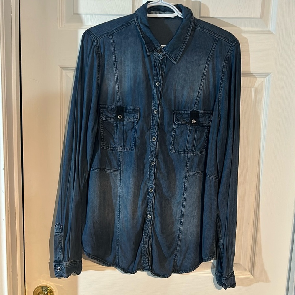 EUC Ladies size 0 jeans shirt from Maurice’s